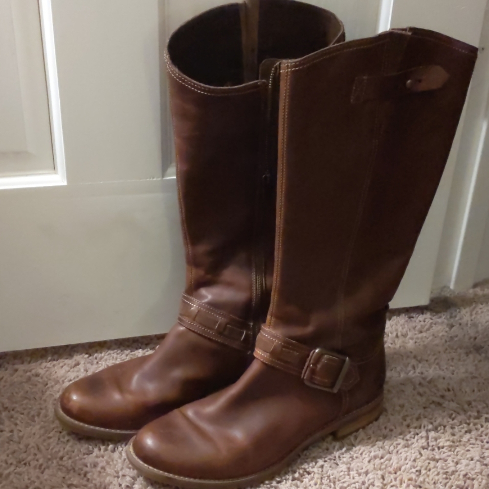 Size 10 Timberland boots in excellent condition.